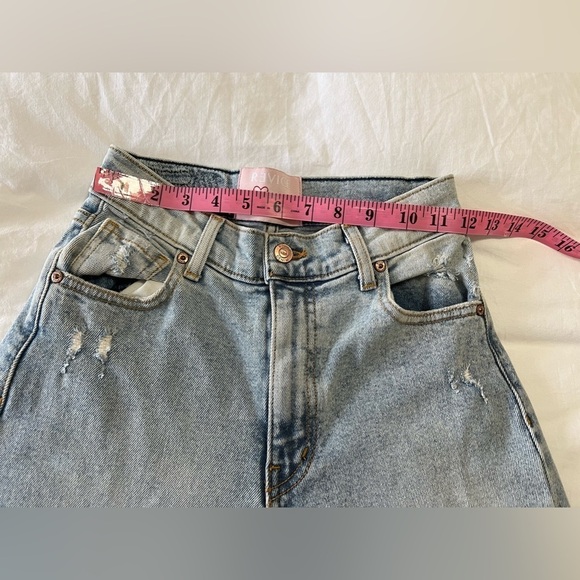 Revice Uptown Rising Star Distressed Light Wash High Rise Mom Jeans SZ 24 - Picture 8 of 11